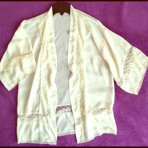 Elegant Cream Shaffon Like Lace Kimono Cardigan.